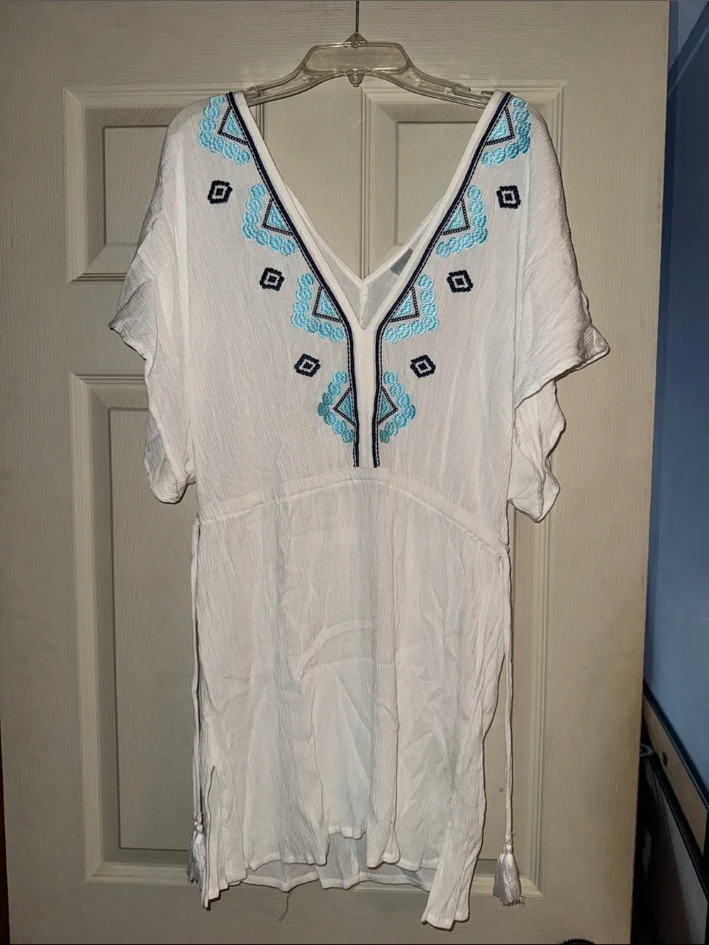 NWOT Kona Sol White Women's Beach Coverup With Embroidery